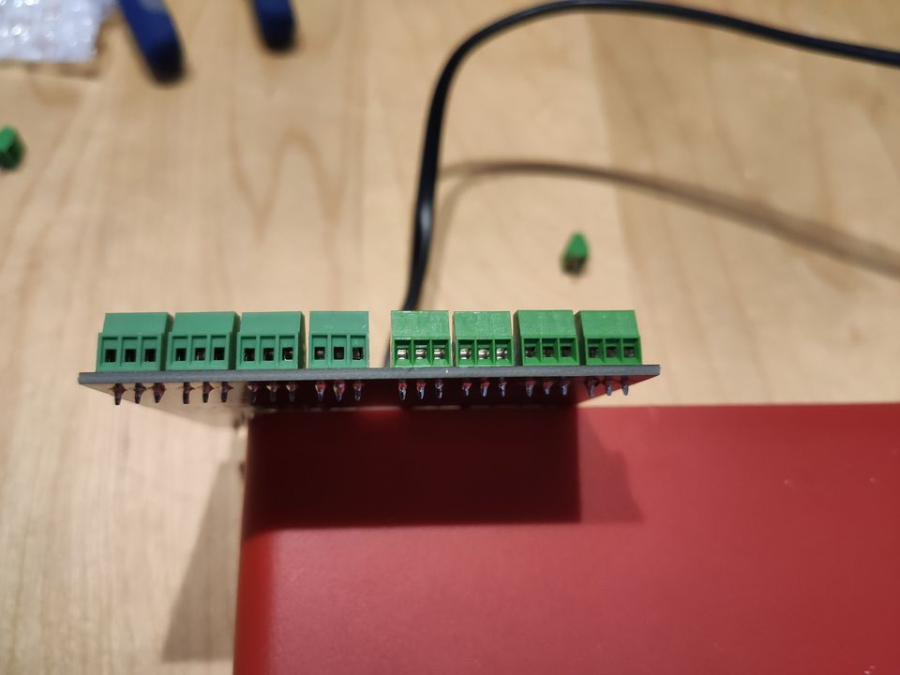 dr4018_schraubklemmen_.jpg dr4018_schraubklemmen_.jpg